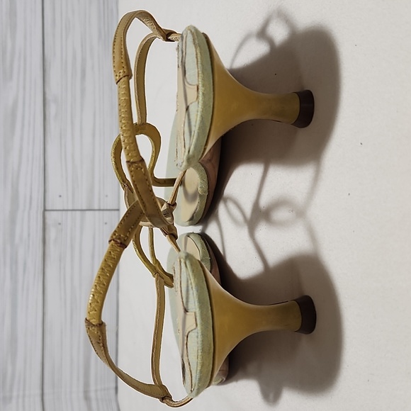 Max Studio  Yellow/Green Leather Strap Design Heel Sandals 2.5" Heel Sz. 7M - Picture 4 of 10